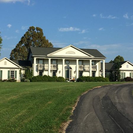 The B & B At Queenslake Midway Bagian luar foto