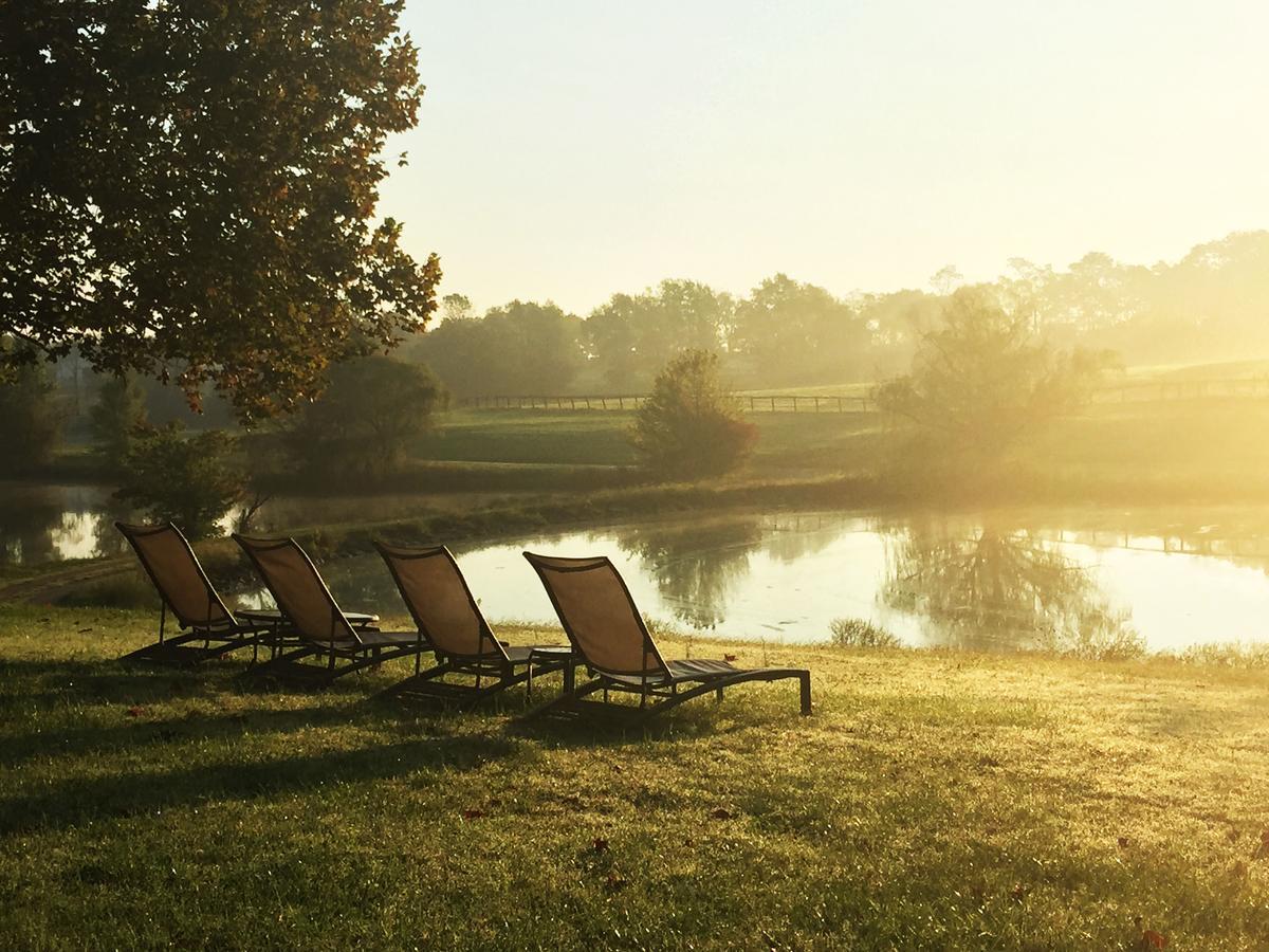 The B & B At Queenslake Midway Bagian luar foto