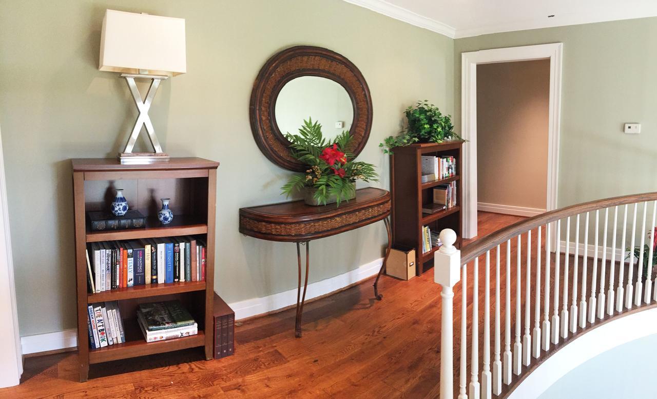 The B & B At Queenslake Midway Bagian luar foto