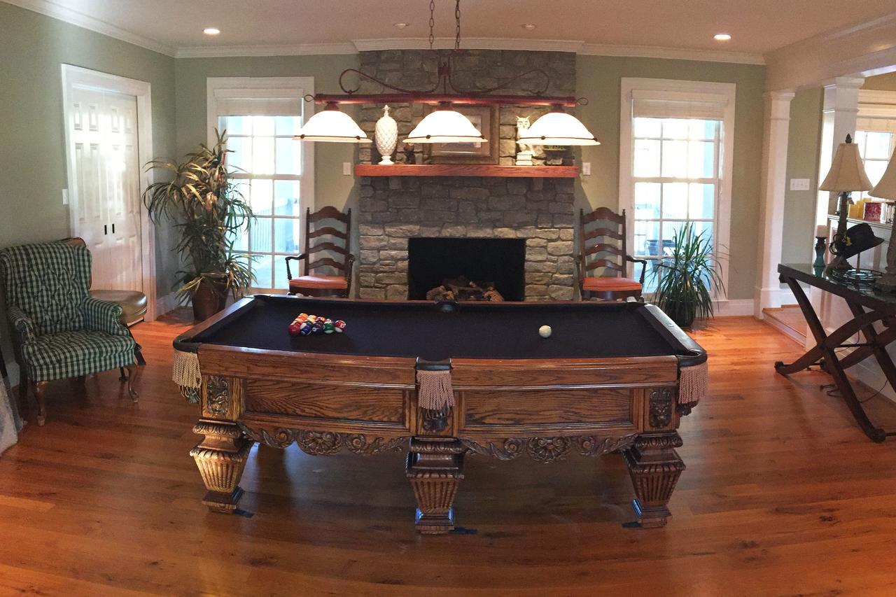 The B & B At Queenslake Midway Bagian luar foto