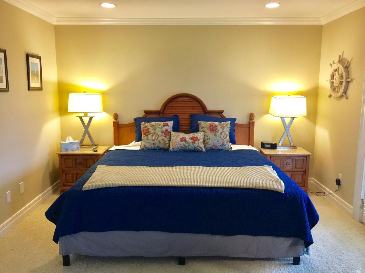 The B & B At Queenslake Midway Bagian luar foto