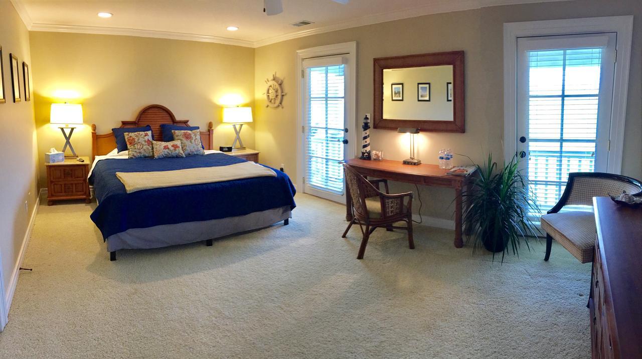 The B & B At Queenslake Midway Bagian luar foto