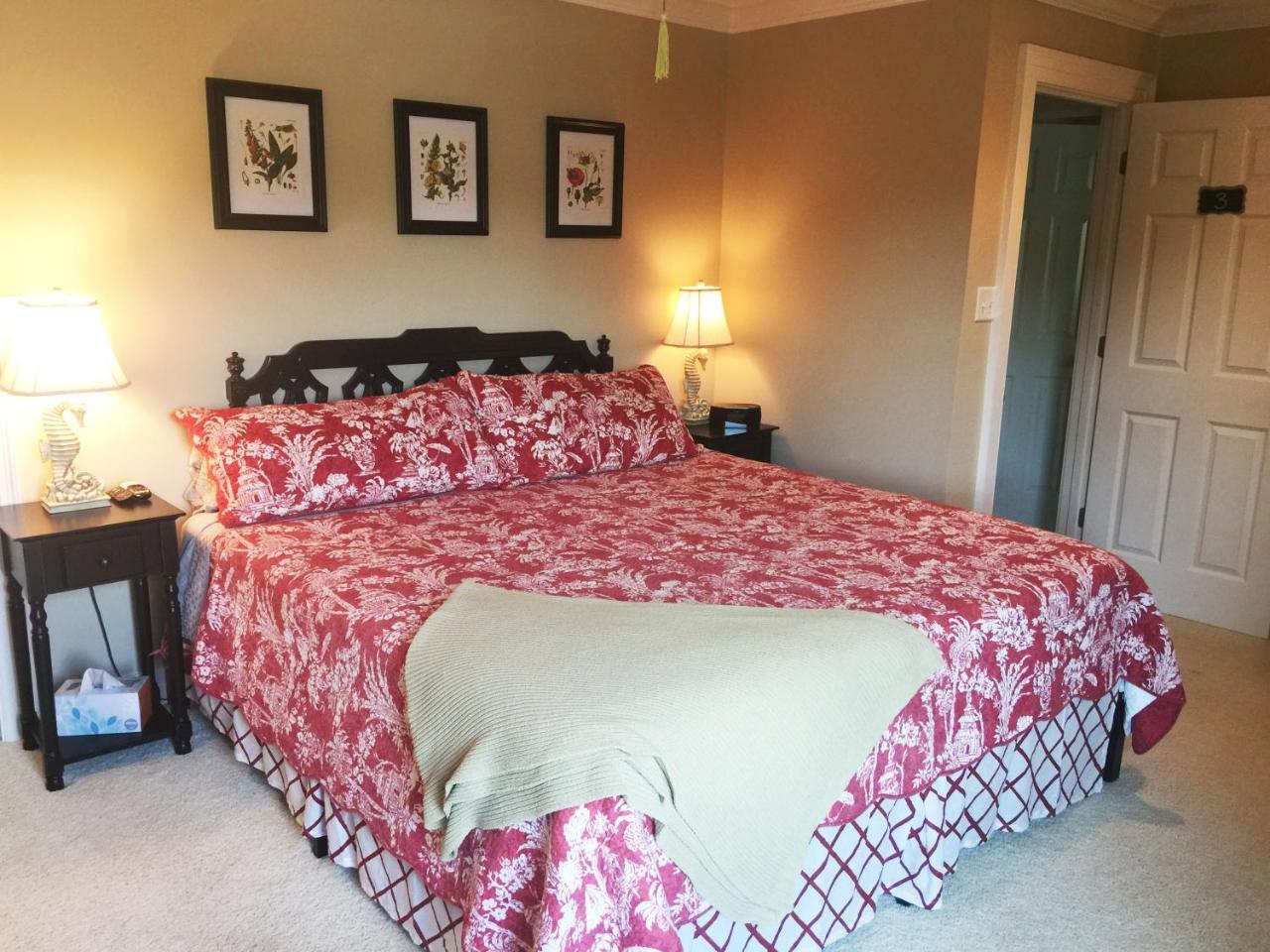 The B & B At Queenslake Midway Bagian luar foto