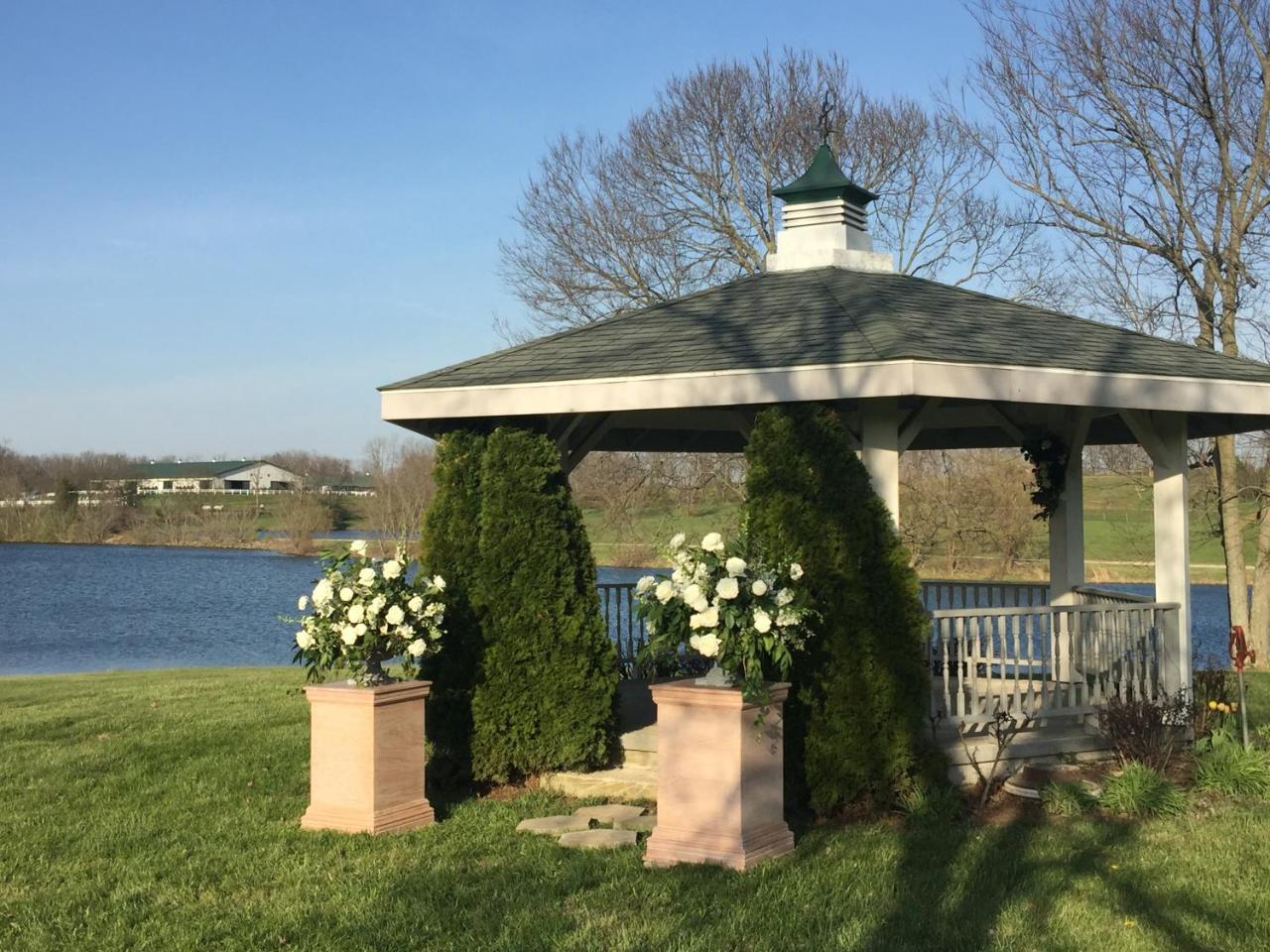 The B & B At Queenslake Midway Bagian luar foto