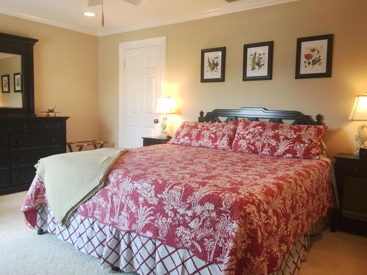 The B & B At Queenslake Midway Bagian luar foto